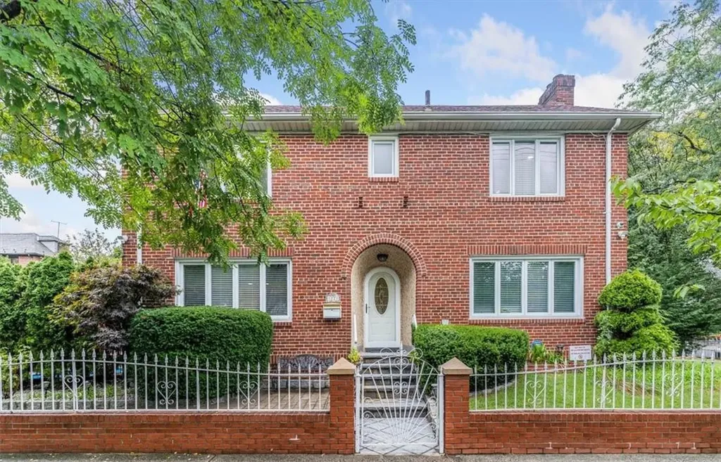 1221 Rhinelander Avenue Bronx NY 10461