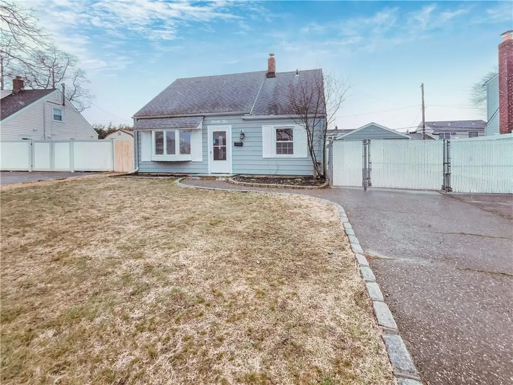 95 Saddle Lane Levittown NY 11756