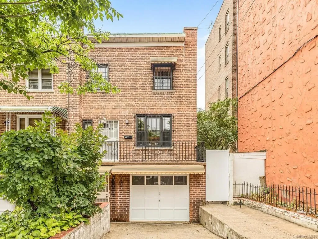 4634 Carpenter Avenue Bronx NY 10470
