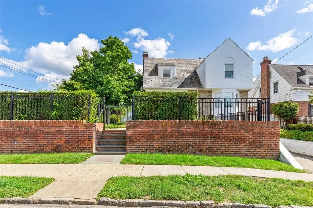 106 Dunwoodie Street Yonkers NY 10704