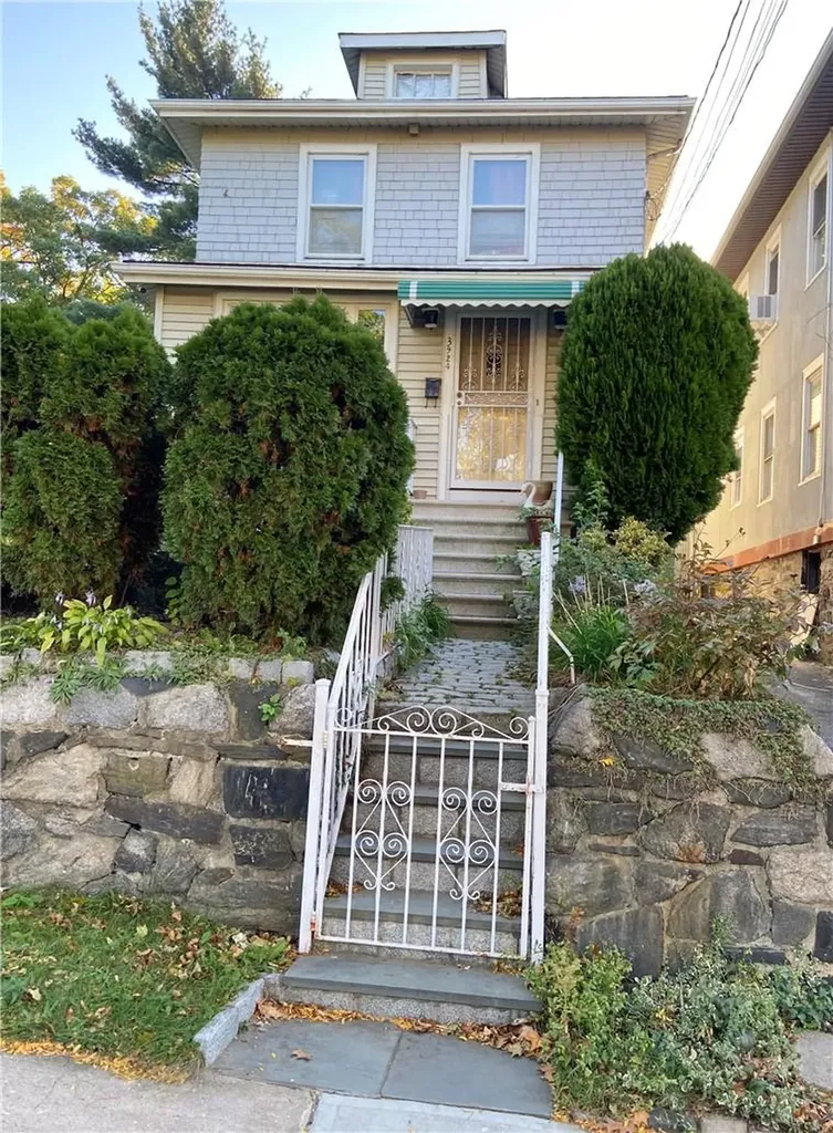 3924 Pratt Avenue Bronx NY 10466