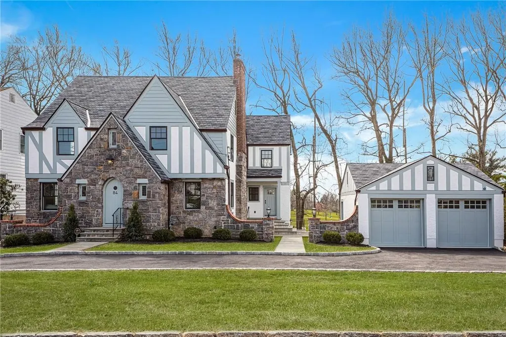 84 Siwanoy Boulevard Eastchester NY 10709