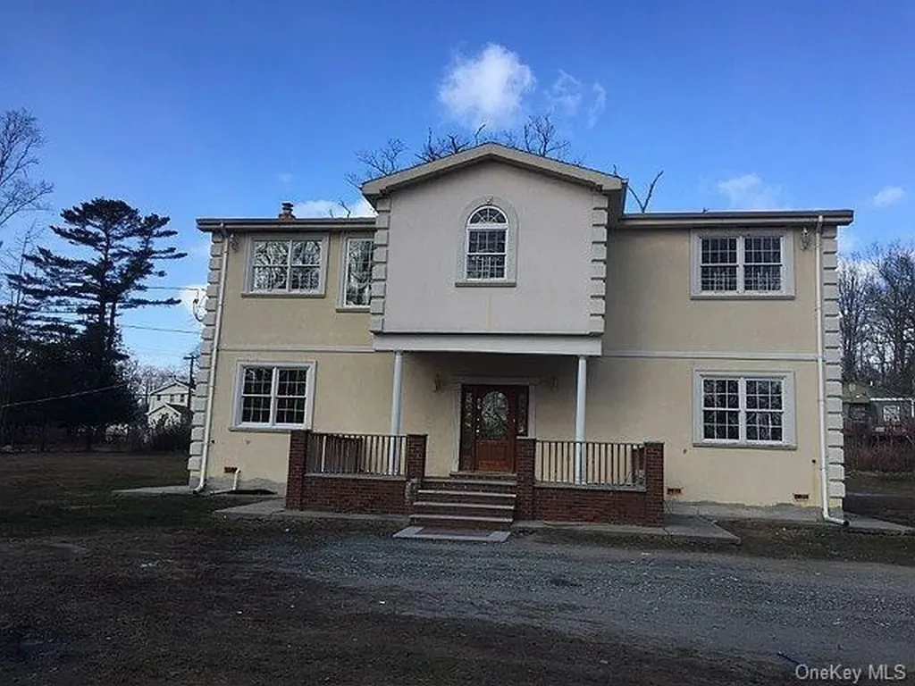 16 Woods Road Pine Bush NY 12566