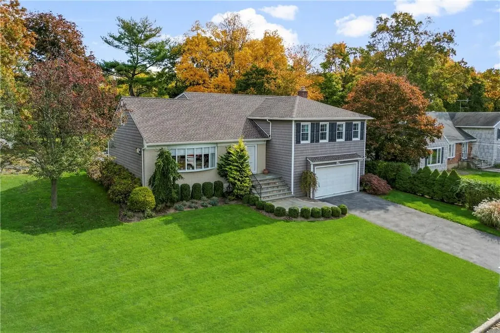 17 Dennis Drive New Rochelle NY 10804