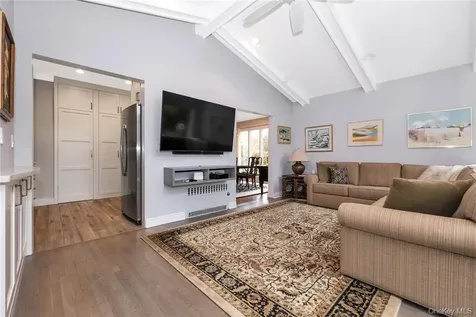 215 Knollwood Avenue Mamaroneck NY 10543