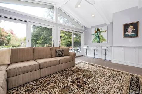 215 Knollwood Avenue Mamaroneck NY 10543