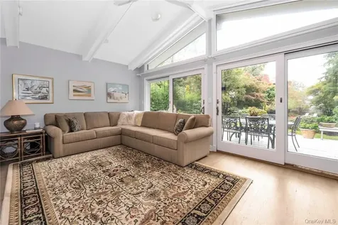 215 Knollwood Avenue Mamaroneck NY 10543
