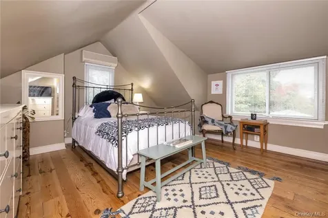 215 Knollwood Avenue Mamaroneck NY 10543