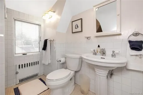 215 Knollwood Avenue Mamaroneck NY 10543