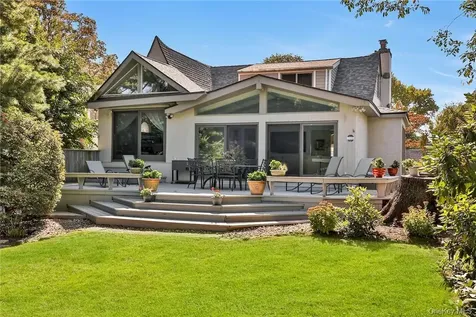215 Knollwood Avenue Mamaroneck NY 10543