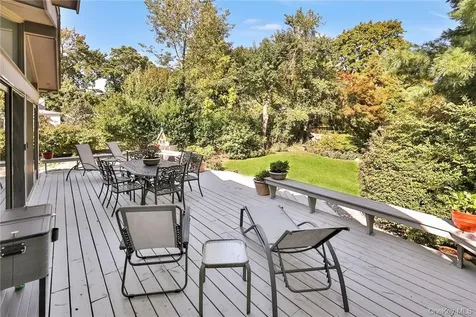 215 Knollwood Avenue Mamaroneck NY 10543