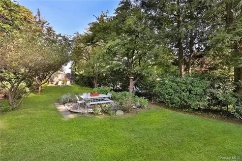 215 Knollwood Avenue Mamaroneck NY 10543