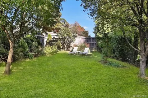 215 Knollwood Avenue Mamaroneck NY 10543