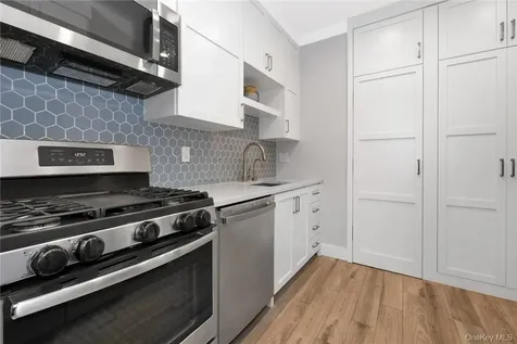 215 Knollwood Avenue Mamaroneck NY 10543
