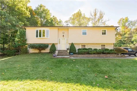 31 Claudia Lane Poughkeepsie NY 12603