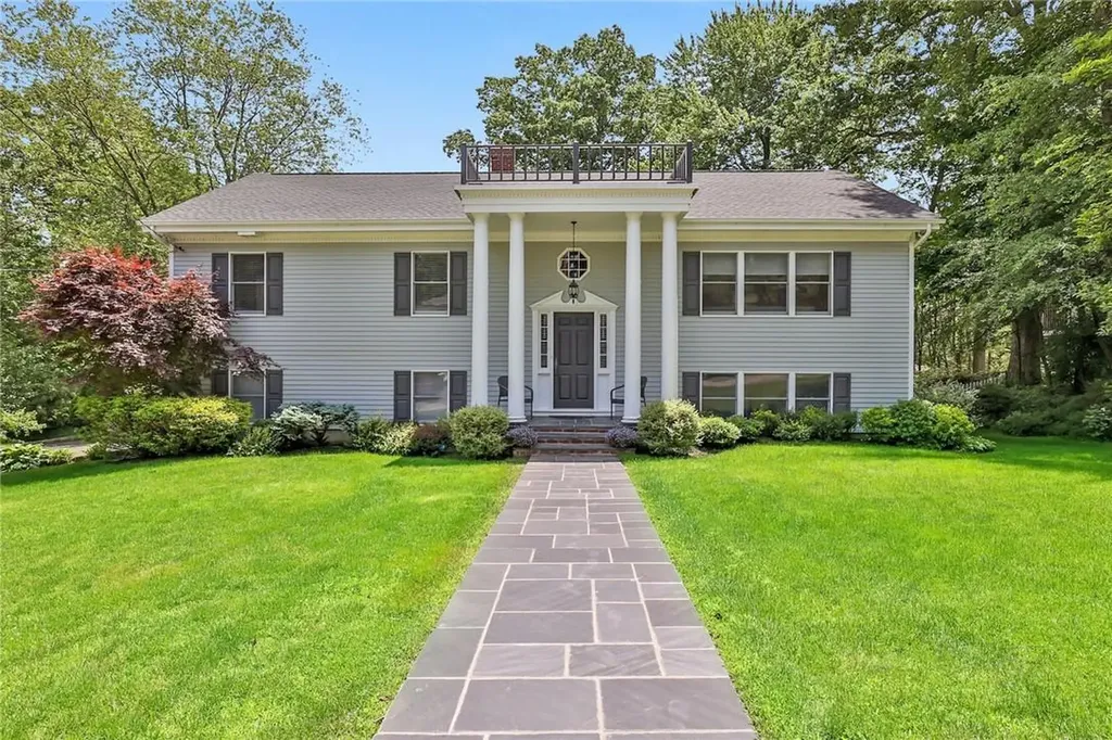 75 Sara Lane New Rochelle NY 10804