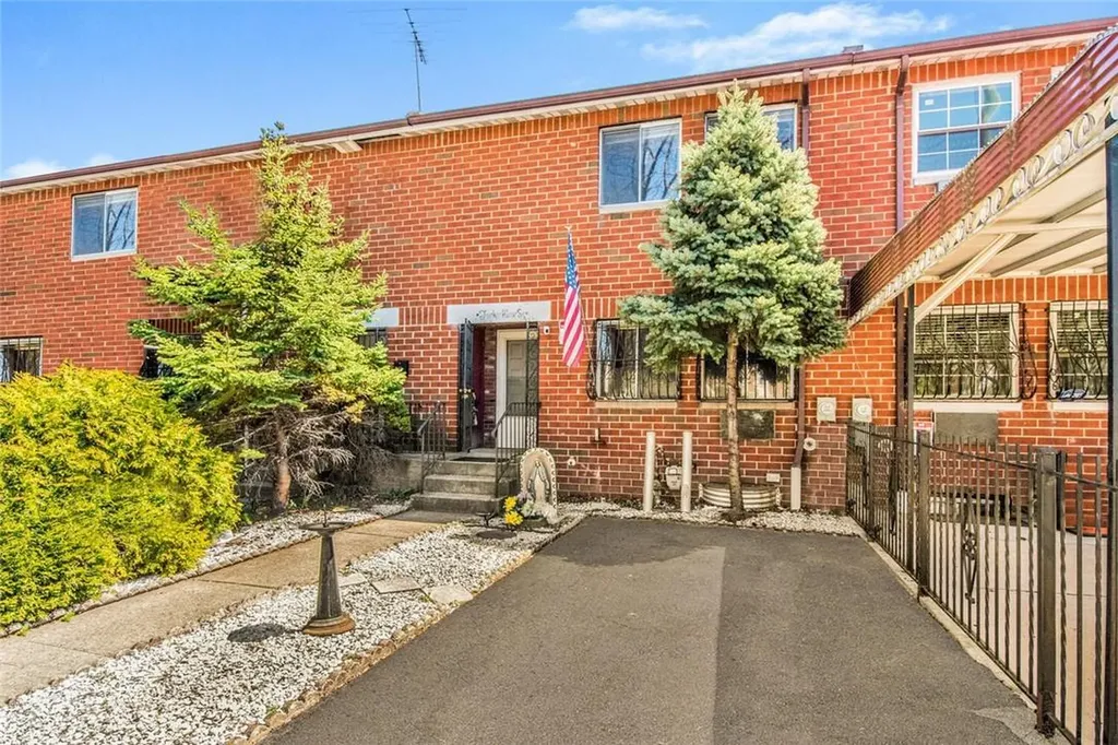 12 Wade Square Bronx NY 10457