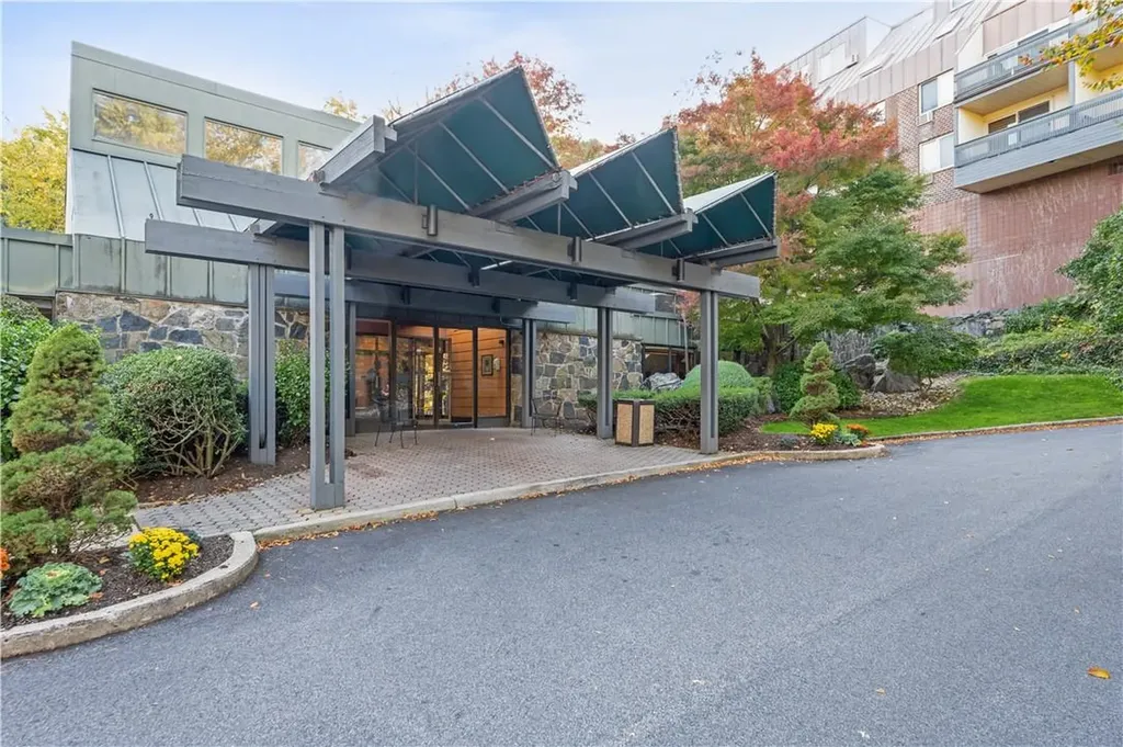 2 Fountain Lane Scarsdale NY 10583