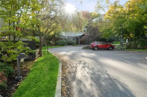 2 Fountain Lane Scarsdale NY 10583