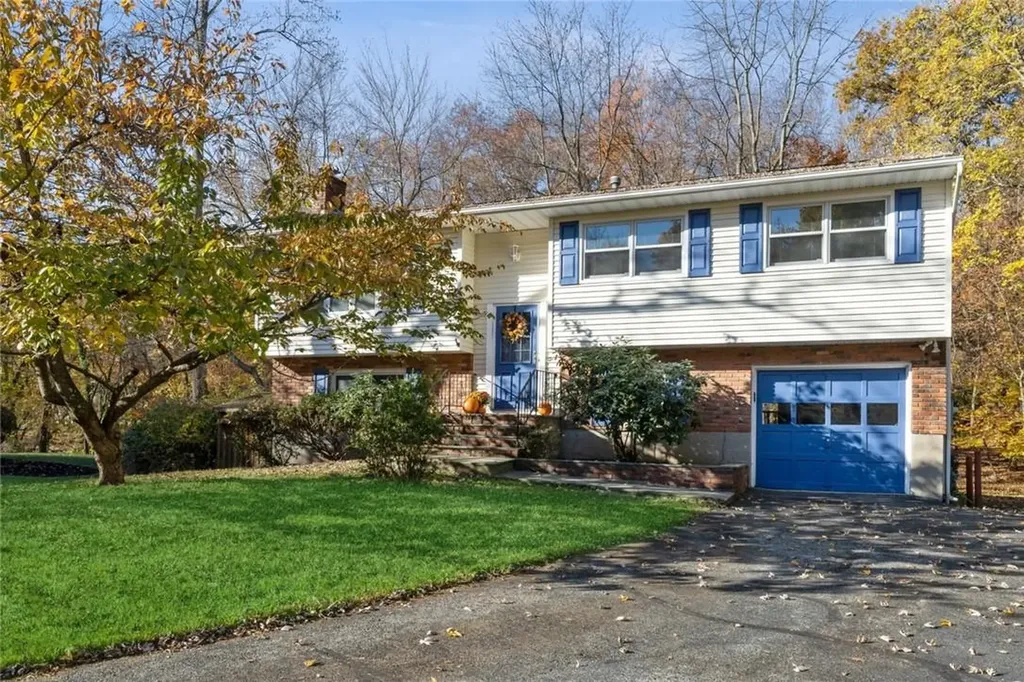 22 Eric Drive Pearl River NY 10965
