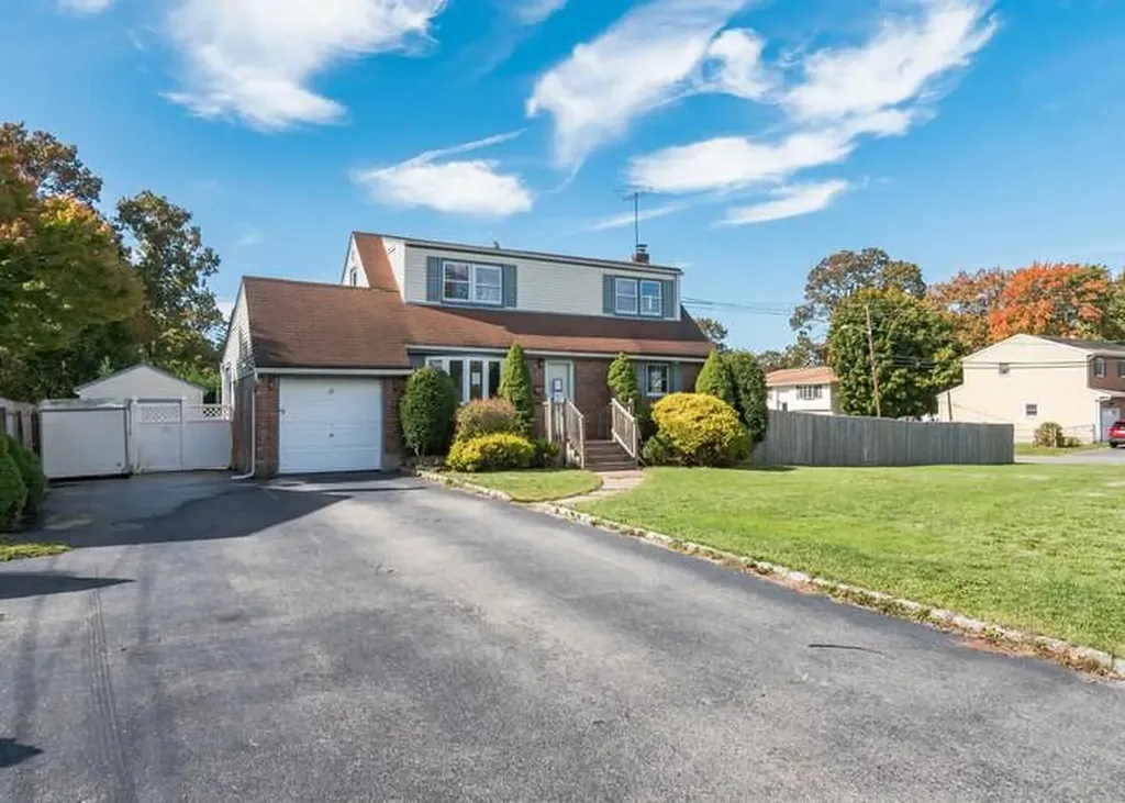 406 Higbie Lane West Islip NY 11795