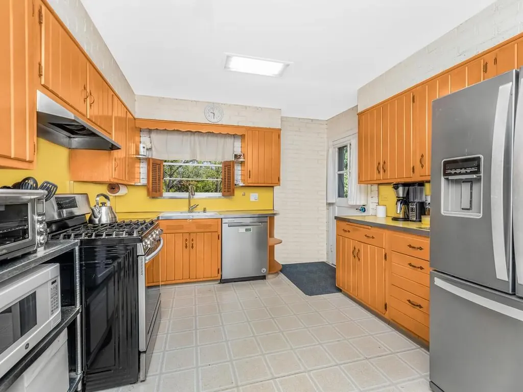 63 Rockland Avenue Yonkers NY 10705