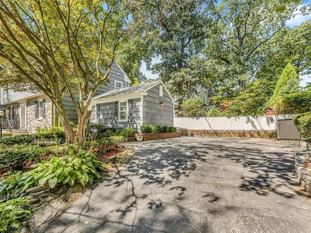 63 Rockland Avenue Yonkers NY 10705