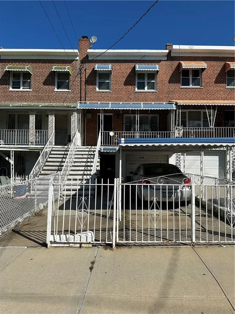 953 E 220th Street Bronx NY 10469