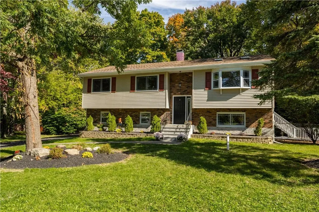 8 Elm Court Poughkeepsie NY 12603