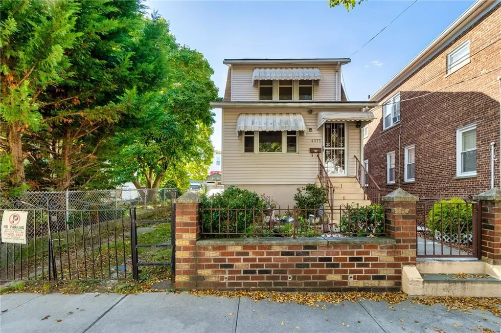 4373 Bruner Avenue Bronx NY 10466