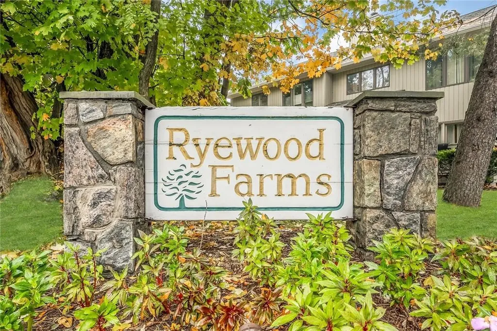 25 Tulip Tree Lane Mamaroneck NY 10543
