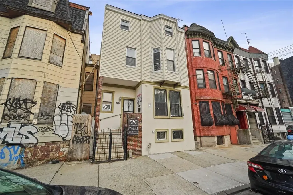 2122 Washington Avenue Bronx NY 10457
