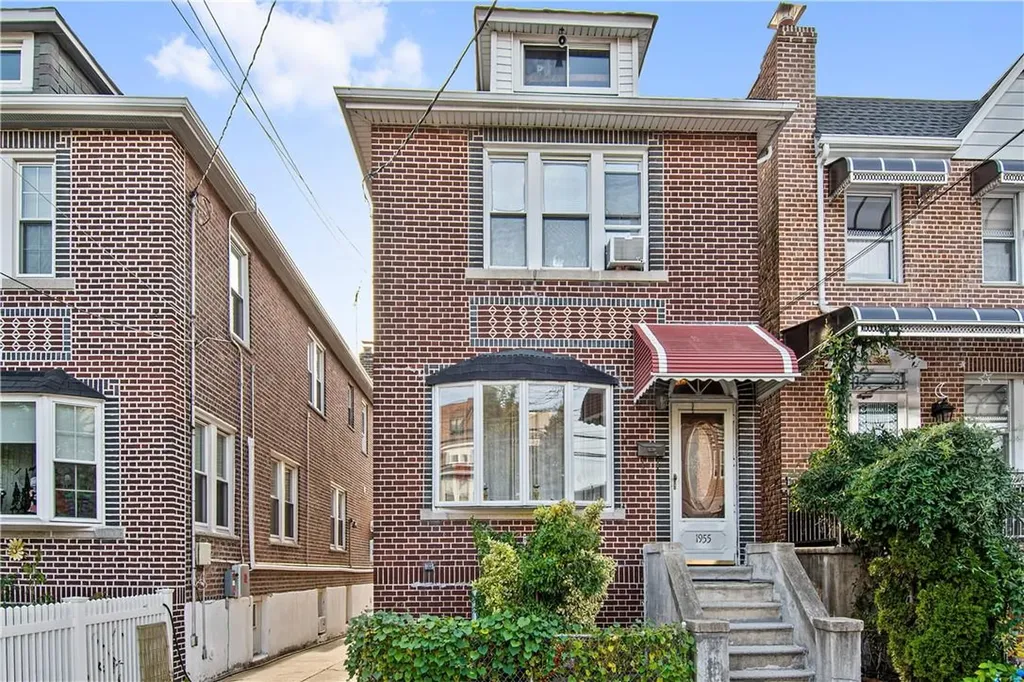 1955 Tomlinson Avenue Bronx NY 10461