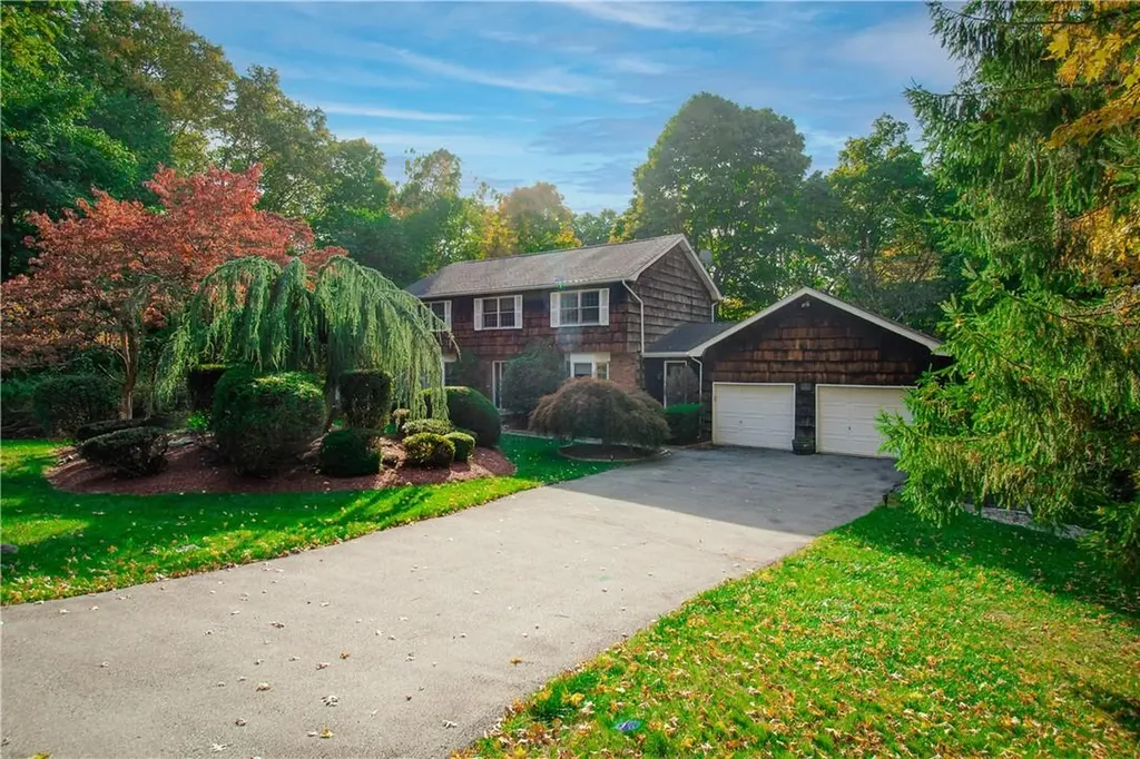 17 Birch Hill Road Putnam Valley NY 10579