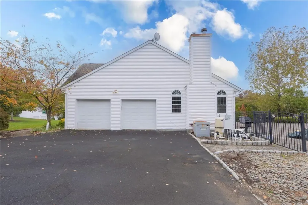 17 Blue Heron Road Nanuet NY 10954