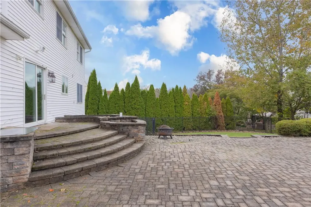 17 Blue Heron Road Nanuet NY 10954
