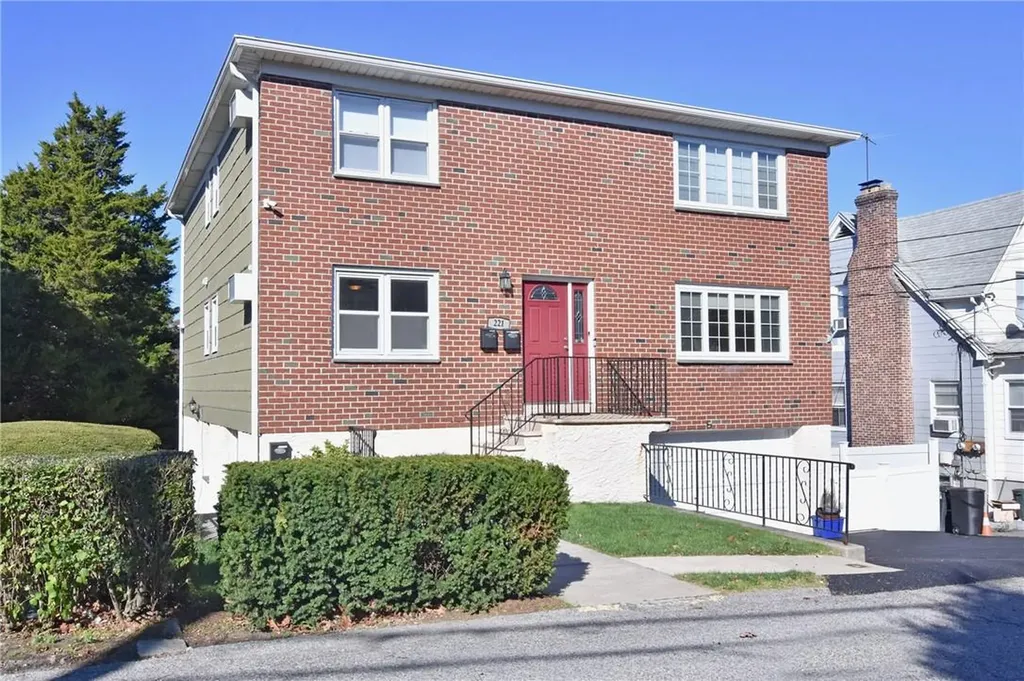 221 Bennett Avenue Yonkers NY 10701