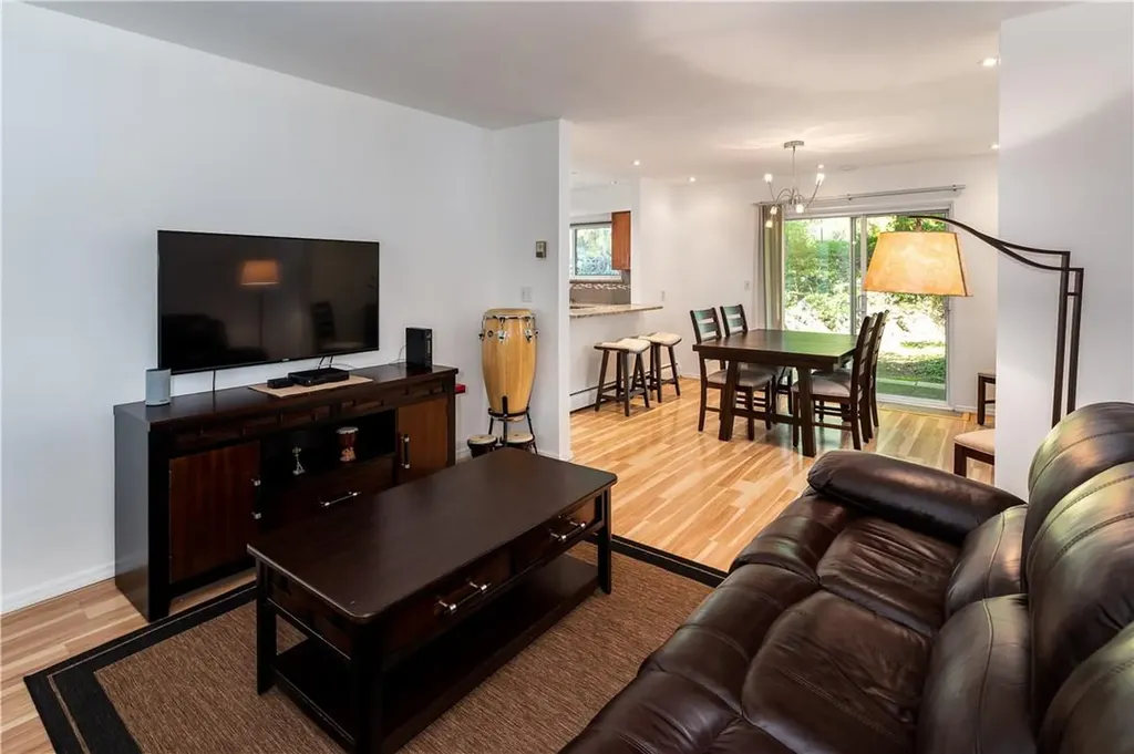 4 Coachlight Square Montrose NY 10548