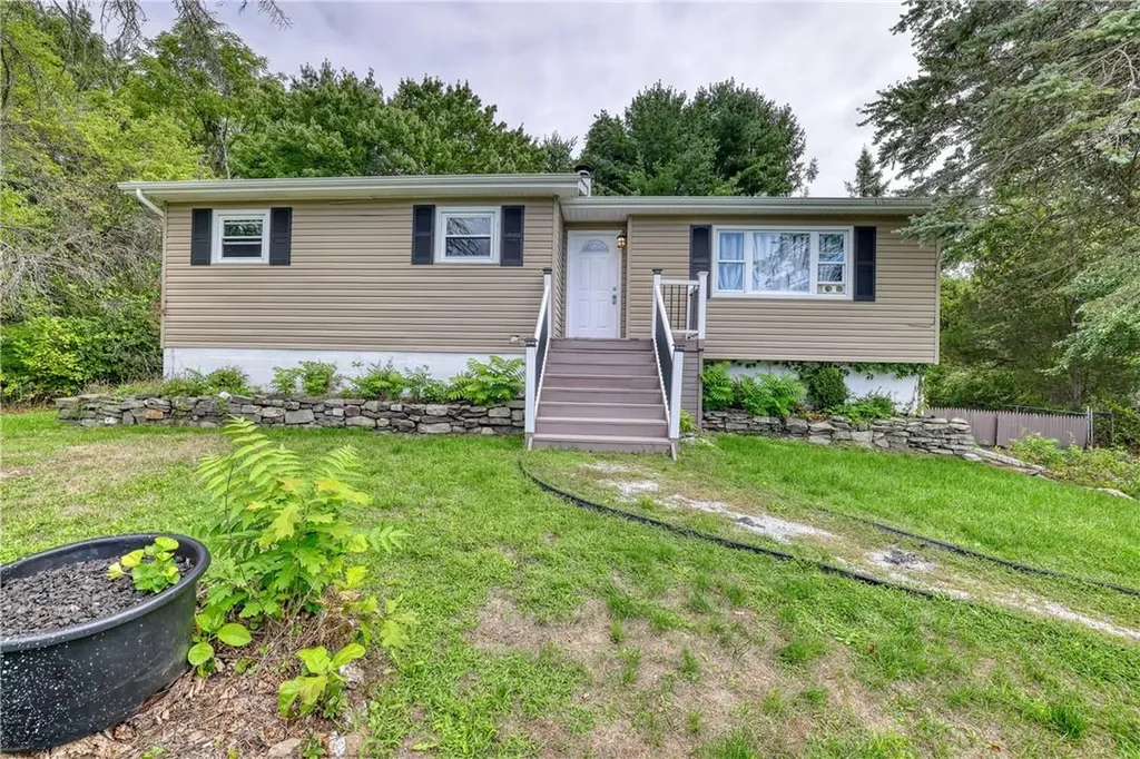 2 Cresthill Lane Poughkeepsie NY 12601