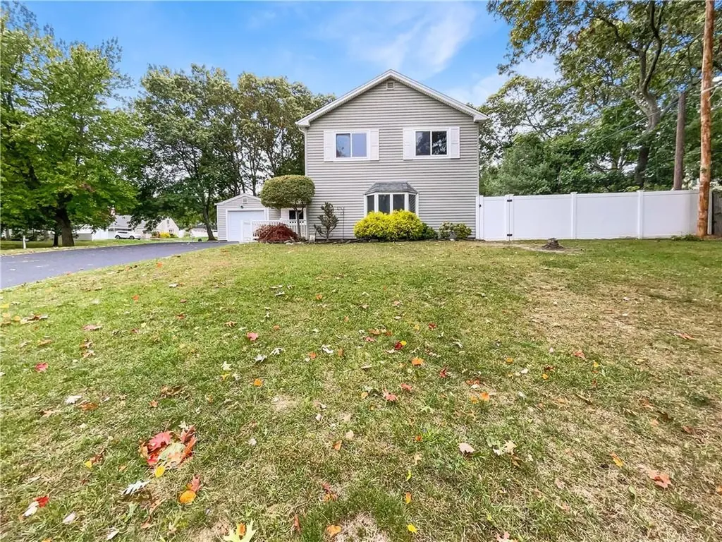 27 Lakeside Drive Ronkonkoma NY 11779