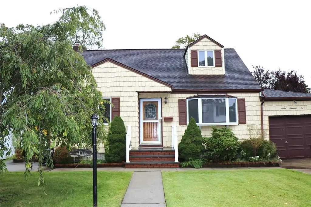 706 Densfield Road West Babylon NY 11704