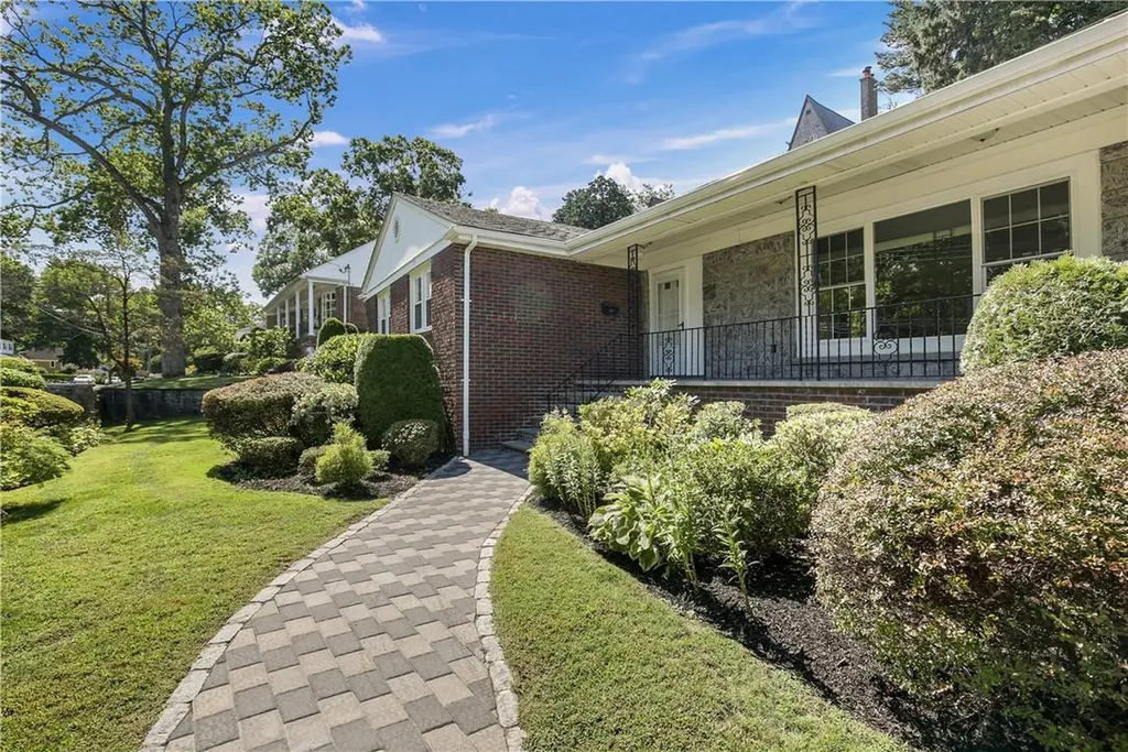 87 Devon Road Bronxville NY 10708