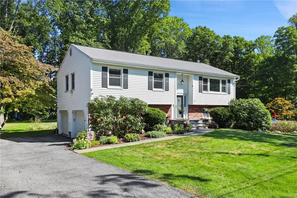 312 Osceola Road Jefferson Valley NY 10535