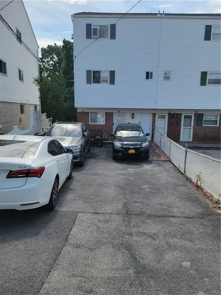 42 Elissa Lane Yonkers NY 10710