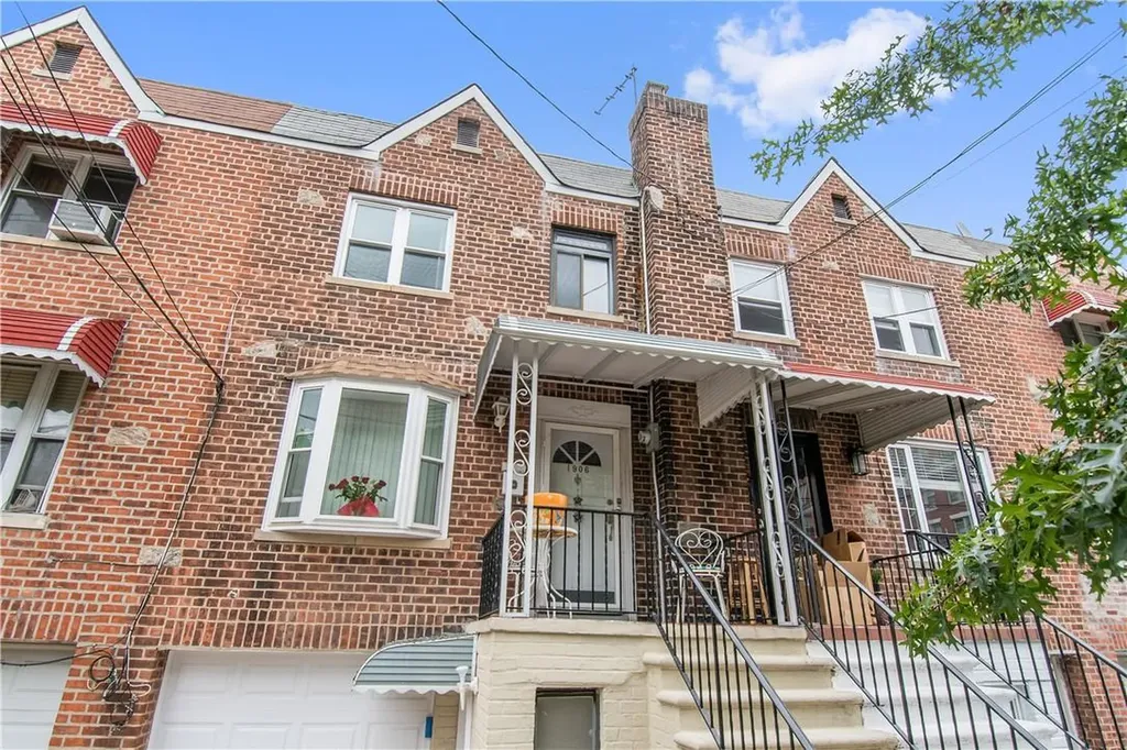 1906 Radcliff Avenue Bronx NY 10462