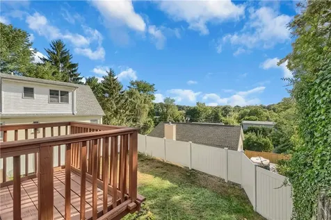 85 Entrance Way Mahopac NY 10541
