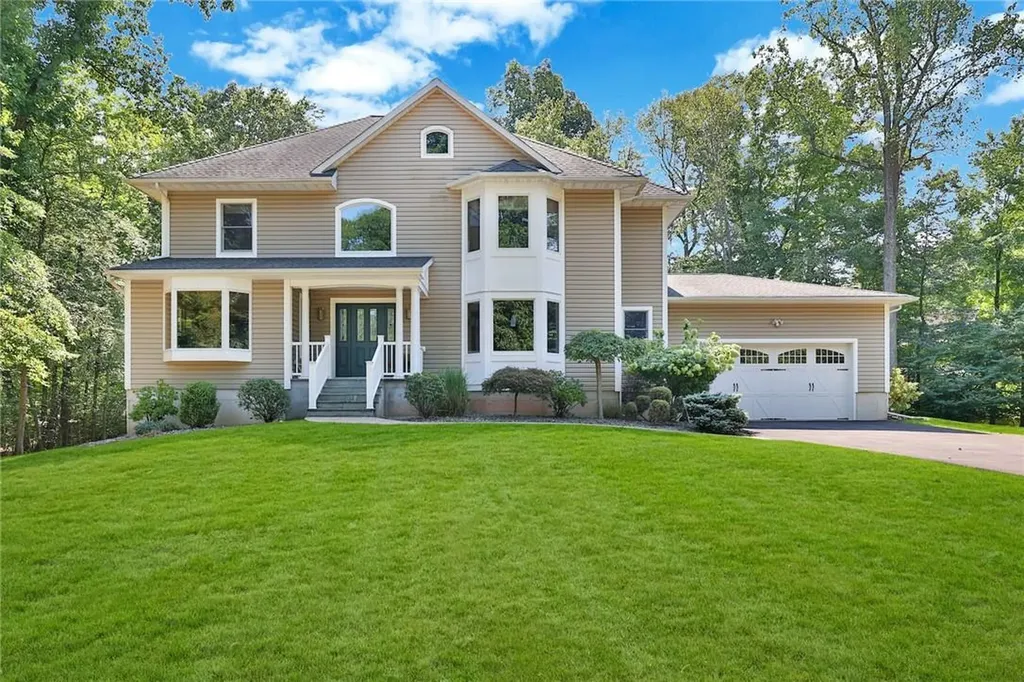 65 Mendolia Court Pearl River NY 10965