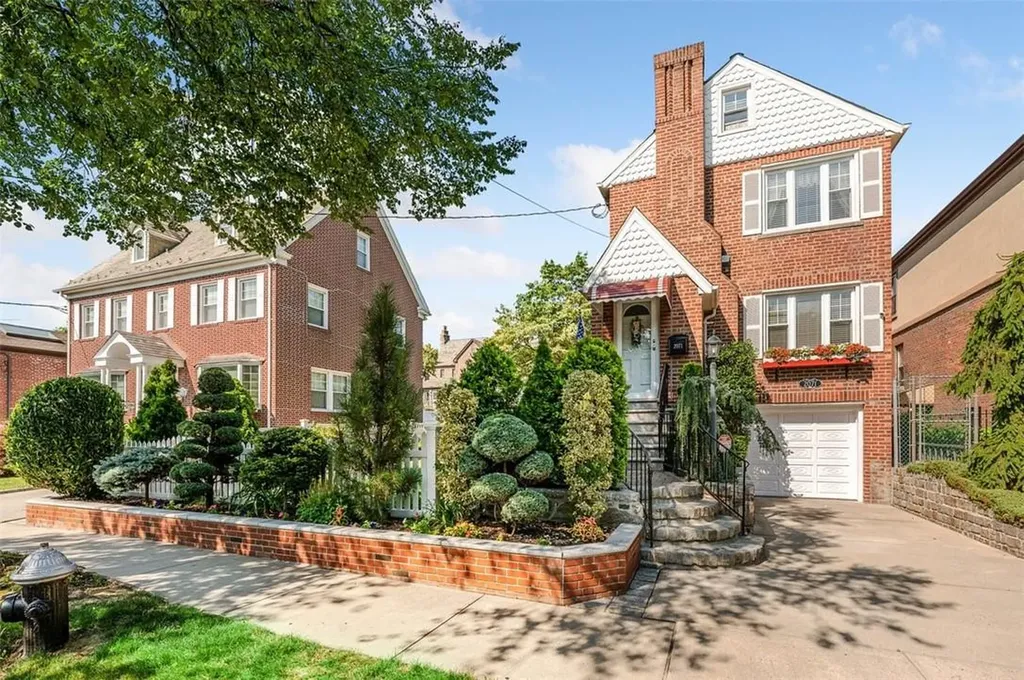 2071 Tenbroeck Avenue Bronx NY 10461