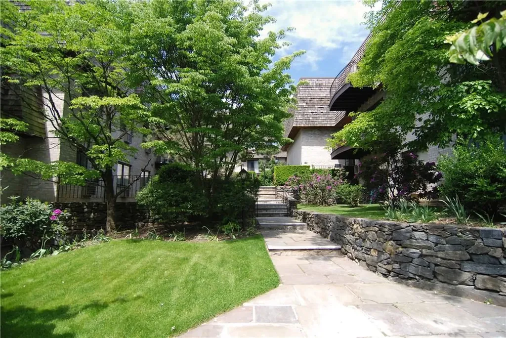 555 Central Park Avenue Scarsdale NY 10583