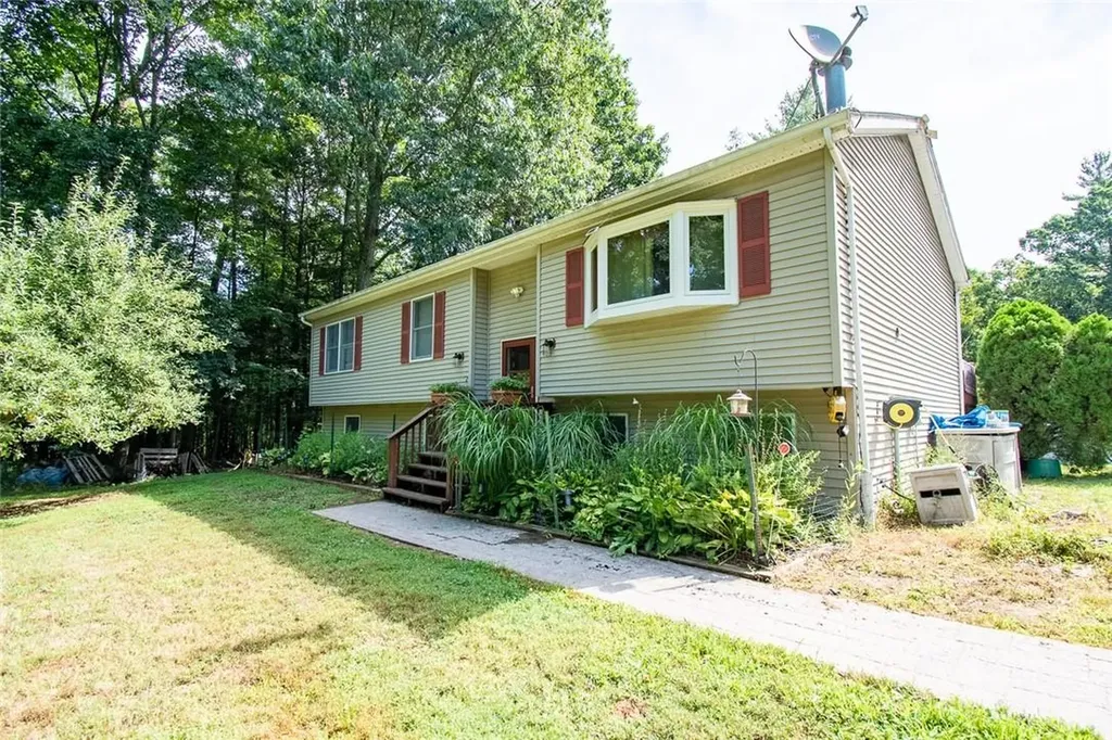 86 Sages Loop Kerhonkson NY 12446